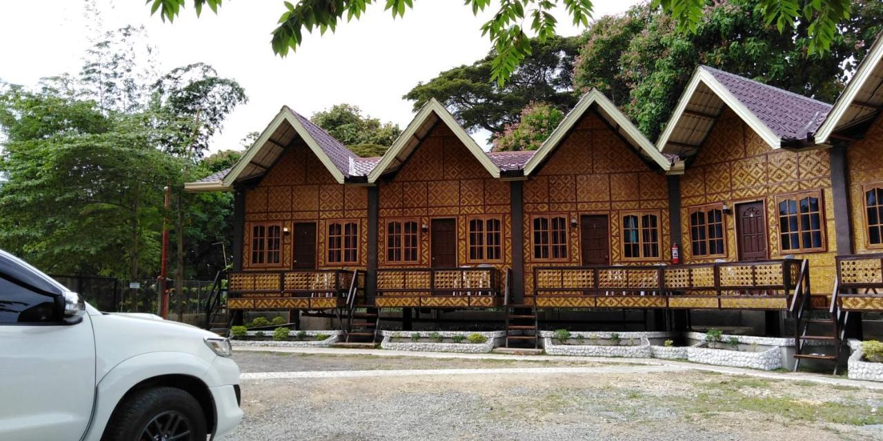 Southside Tourist Inn Лобок Екстериор снимка